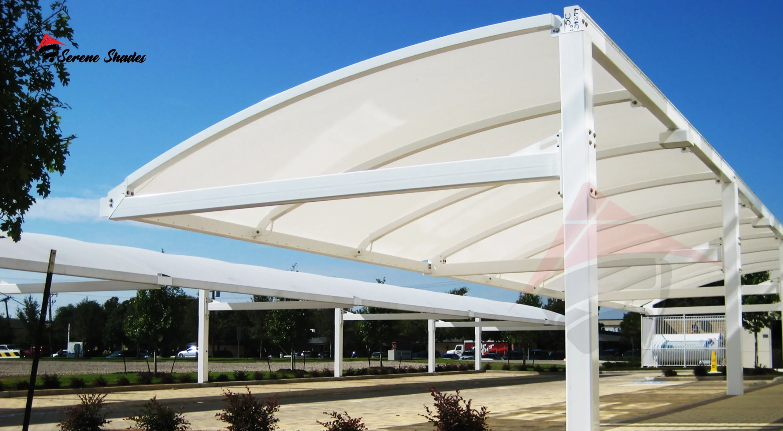 Adjustable louvered aluminum car shade with stylish design